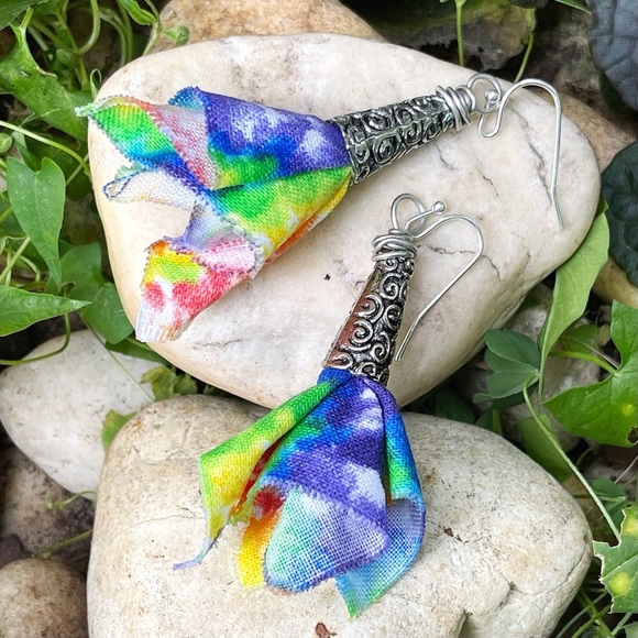 5 For $25💫Tie-dye Rainbow Earrings Dangles - Picture 4 of 9